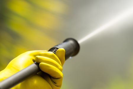 Finding pressure washing contractor